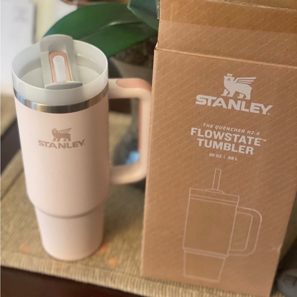 NWT Stanley 2.0 Travel Quencher Flowstate 40 oz ROSE QUARTZ